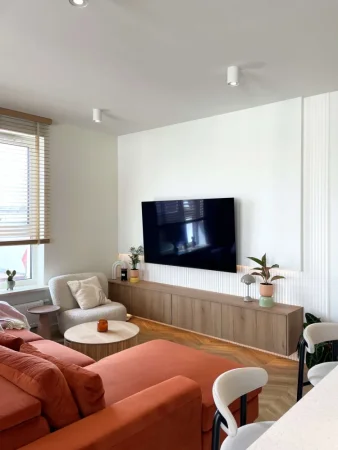 Polymerové obkladové panely, které jsou odolné proti poškrábání - v obývacím pokoji