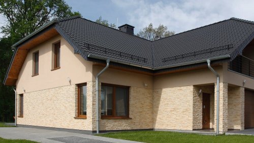 Realizace betonového obkladu NEPAL 2 – Pískovcová na rodinném domě