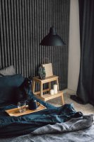 Realizace dřevěných lamel LINEA SLIM 3 – Šedé lamely v ložnici