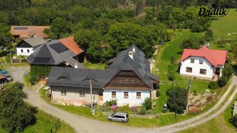 Pohled z dronu: Plastový šindel EUREKO DDS II v létě i v zimě