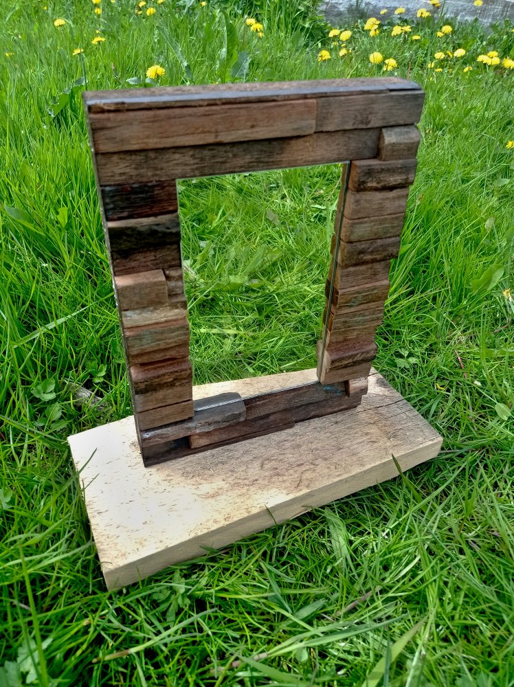 SULAWESI B - Zrcadlo obložené dřevem, 290 x 210 mm