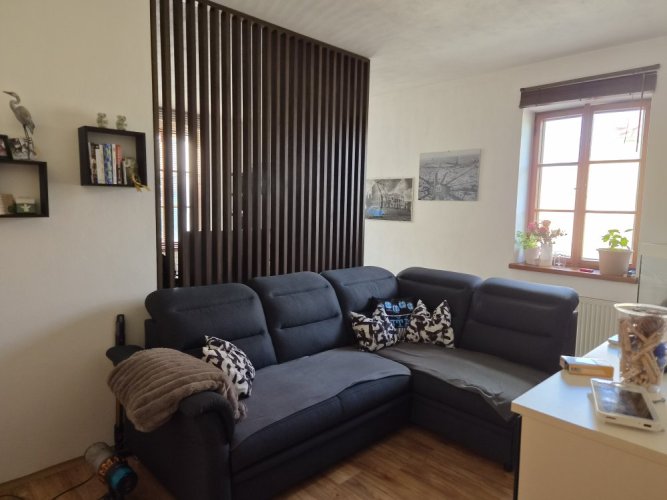 Dělící lamelová stěna - OŘECH, (kompletní sada), MDF + FINISH FOLIE, 29 předpřipravených šířek od 510 do 2750 mm, libovolná výška (maximálně 2750 mm), 70 mm tloušťka příčky - Typ lamel: Kolmo k základně