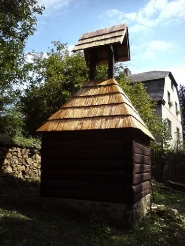 Zvonička na návsi, dřevěný šindel, 2009