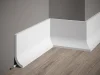 Podlahová lišta – PREMIUM, tvrdý plast PolyForce (HD Polymer), kvalitní bílý lak (finální povrch), 135 x 40 x 2000 mm