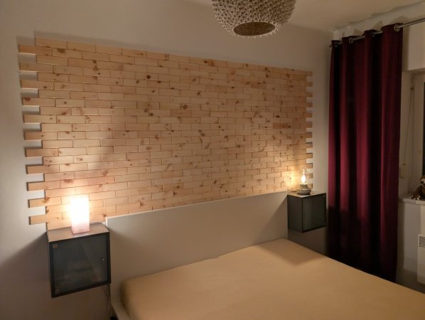 Realizace dřevěného obkladu Borovice vejmutovka od našeho zákazníka