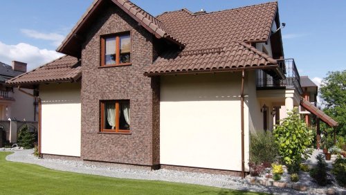Realizace betonového obkladu RUSTIC 568 v imitaci cihel na domě