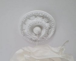 Lze do rozety schovat elektrický kabel?