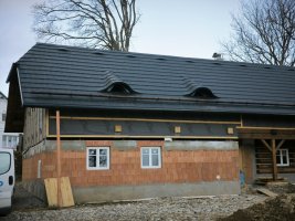 Realizace plastového šindele – Stavení v tradičním duchu