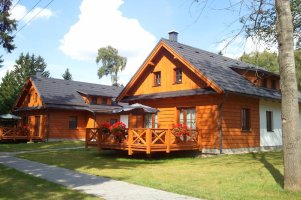 Realizace plastového šindele DDS II na polodřevěných roubenkách