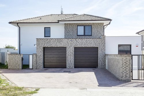 Realizace betonového obkladu RUSTIK 526 – Cihlový obklad na domě