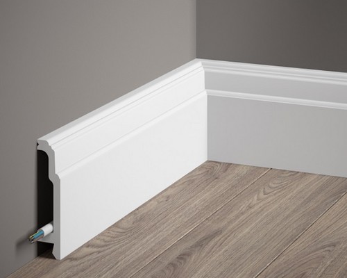 Lze za soklové lišty skrýt kabely?