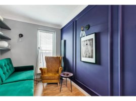 Realizace stropní lišty – Bílá v kombinaci se sytě modrou