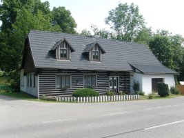 Realizace plastového šindele DDS II na roubené chaloupce