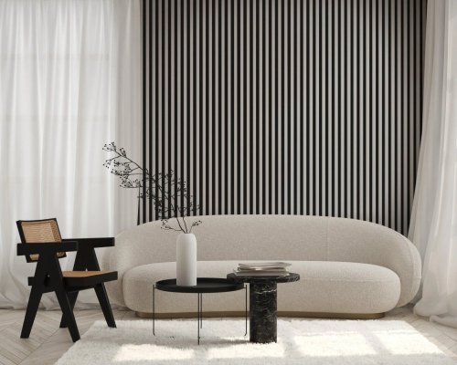 Realizace dřevěných lamel LINEA SLIM 3 – Béžový obklad za moderní pohovkou