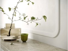 Realizace podlahové lišty – Nápadité použití na stěně