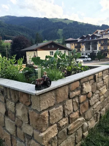 Kamenný obklad, Z BETONU, MIX Country, různé odstíny hnědé, 70 – 600 x 20 – 300 mm, tloušťka 10 - 60 mm, 1 m2