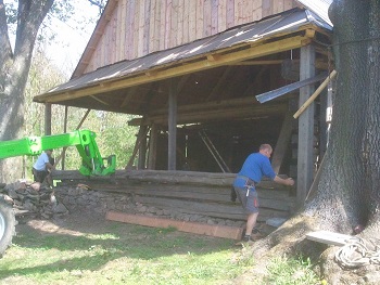 Naprawa oszalowania obory cielęcej