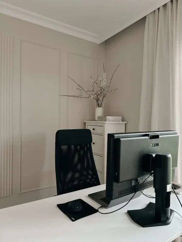 Nástěnná lišta - hladká, tvrdý plast Polyforce (HD Polymer), základní bílý nátěr (přetíratelný), 22 x 10 x 2000 mm