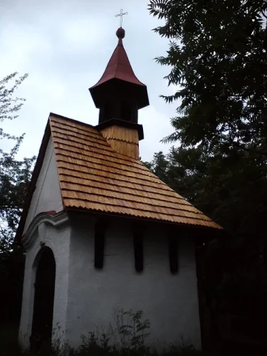 Nasavrky, zvonička, dřevěný šindel, 2007