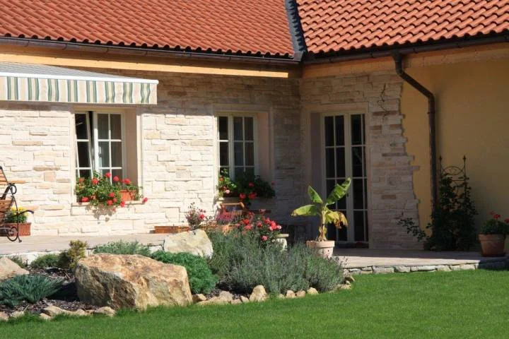 Kamenný obklad, Z BETONU, MIX Rustico, mix barev, 150 – 500 x 100 – 300 mm, tloušťka 20 - 60 mm, 0,75 m2