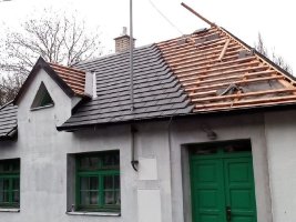 Realizace moderní střešní krytiny oživující postarší objekt