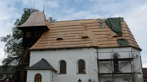 Kostel Mnichovice, dřevěný šindel, 2010