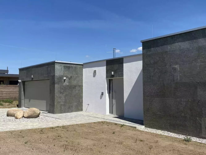 Kamenná dýha tmavě šedá - flexibilní obklad - bezespárový