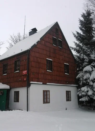 Speciální vyřezávaný dřevěný šindel, na zakázku