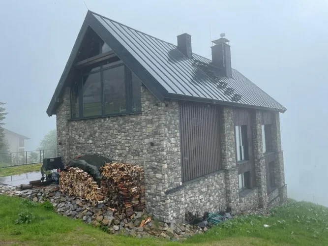 Kamenný obklad, Z BETONU, MIX Davos, různé odstíny šedé a hnědé, 150 – 500 x 100 – 300 mm, tloušťka 20 - 60 mm, 1 m2