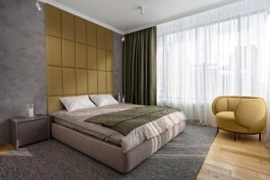 Realizace čalouněných panelů BASIC – Žlutá ikona útulné ložnice
