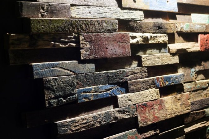 DŘEVĚNÉ OBLOŽENÍ STĚN