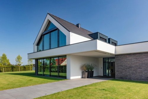 Realizace betonového obkladu SIERRA 3 – Štípaný kámen na rodinném domě