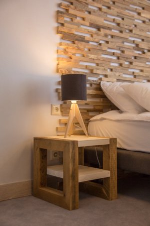 Dřevěné obkladové panely do ložnice