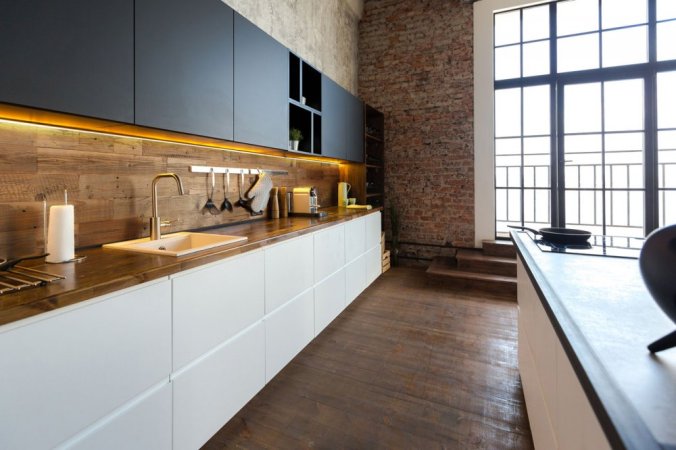 Dřevěné obkladové panely do kuchyňského koutu