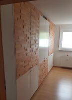 Realizace dřevěného obkladu z buku na šatní skříni