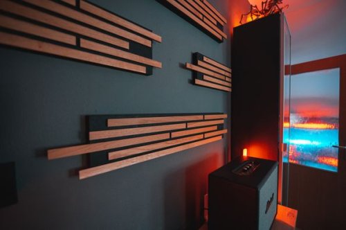 Realizace dřevěného obkladu v hudebním studiu