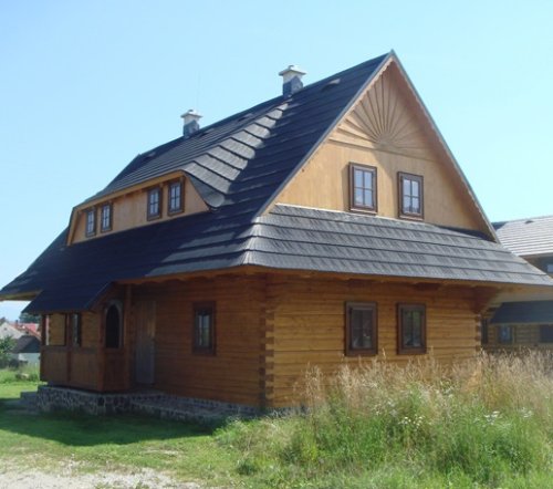 Barva střešní krytiny ovlivňuje charakter nemovitosti. Zvolte si tu správnou