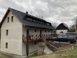 Realizace plastového šindele na ubytovacím zařízení