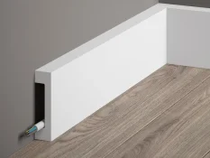 Podlahová lišta – HLADKÁ, tvrdý plast PolyForce (HD Polymer), základní bílý nátěr (přetíratelný), 80 x 17 x 2000 mm