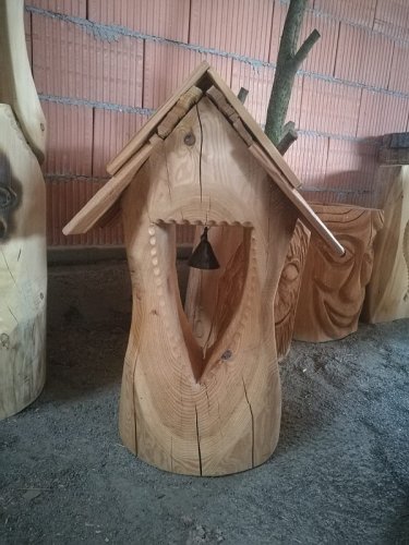 Zvonička malá dřevořezba, výška 85 cm