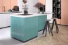 Nejlepší obkladové panely do koupelny s technologií proti poškrábání umístěné na ostrůvku