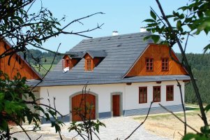 Realizace plastového šindele DDS II na pohádkové chalupě