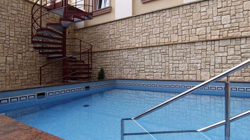 Betonový obklad, ROH, Z BETONU, CALABRIA 1 - mocca, středně hnědá, tloušťka 10-28 mm, 0.40 m2
