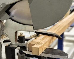 Je možné objednat lamely nařezané na konkrétní délku?