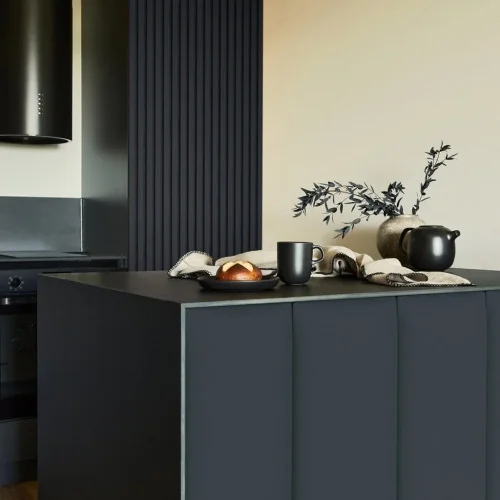 Akustický panel ACOUSTIC LINE - navy blue | černá, 2650 x 245 x 22 mm, lamely MDF + FINISH FOLIE, akustický podklad FILC