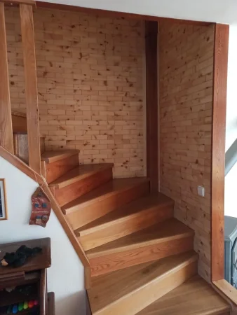 Realizace dřevěného obkladu Borovice vejmutovka od našeho zákazníka