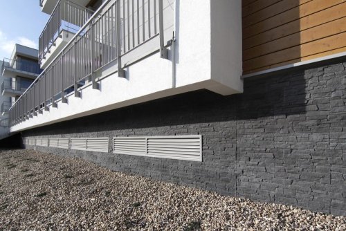 Realizace betonového obkladu MEXICANA 3 – Šedý obklad bytového domu