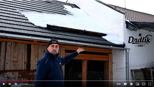 MONTÁŽNÍ VIDEO: Jak vypadá SNĚHOVÝ ZACHYTÁVAČ V ZIMĚ (dřevěná kulatina a držák kulatiny) pro krytinu EUREKO DDS II