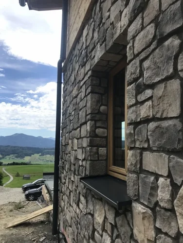 Kamenný obklad, Z BETONU, MIX Davos, různé odstíny šedé a hnědé, 150 – 500 x 100 – 300 mm, tloušťka 20 - 60 mm, 1 m2