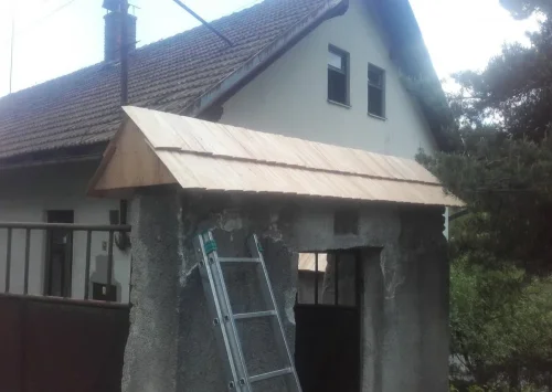 Šindelová stříšká nad vstup, obdelníková